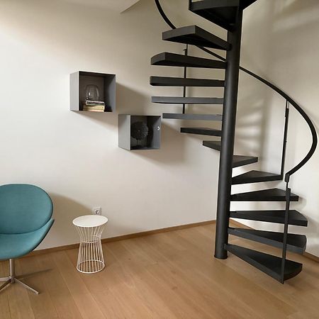Voula Lofts Appartamento Atene Esterno foto